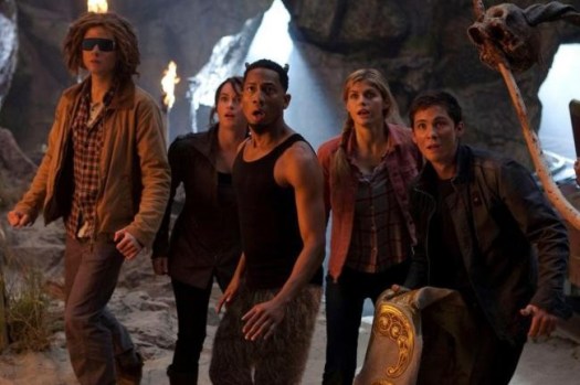 una imagen de la pelicula percy jackson y el mar de los monstruos